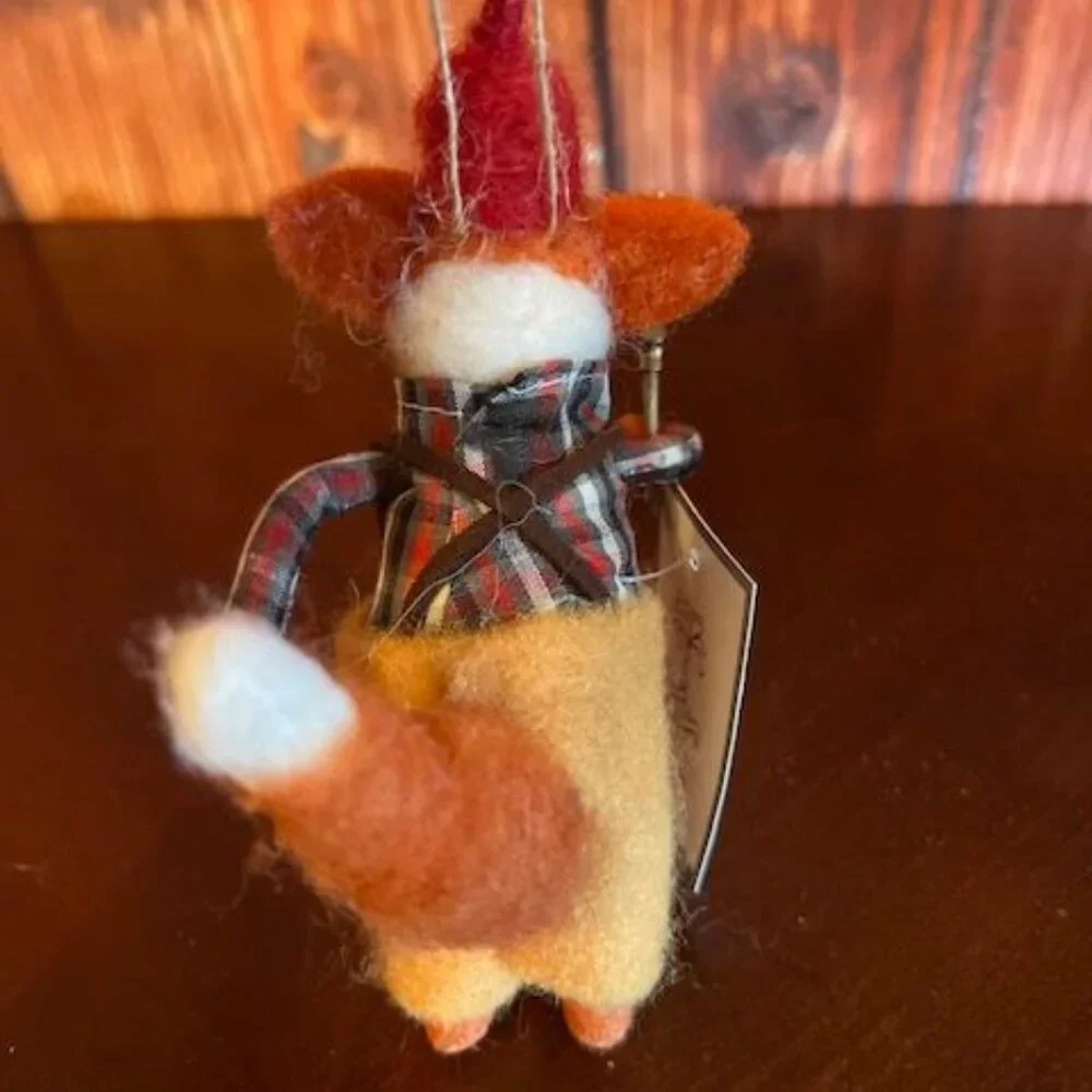 Felt Reindeer & Fox Ornaments With Plaid Outfits‎ & Button holding tools